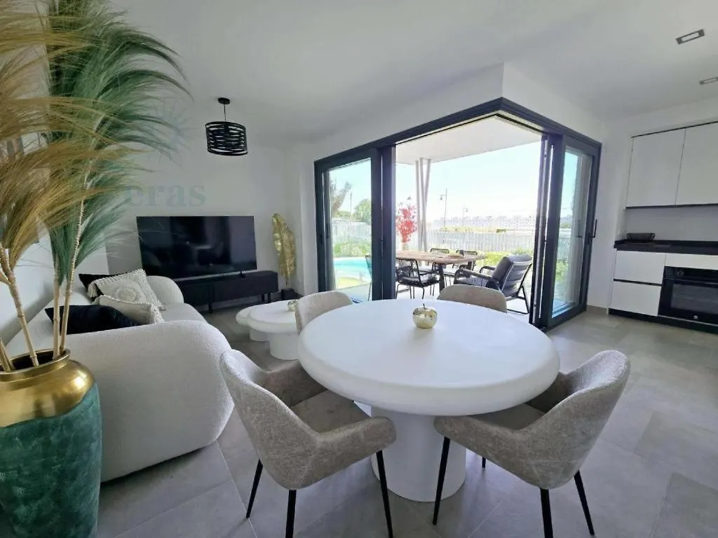 Garden Home Los Pacos 푸엔히롤라 아파트